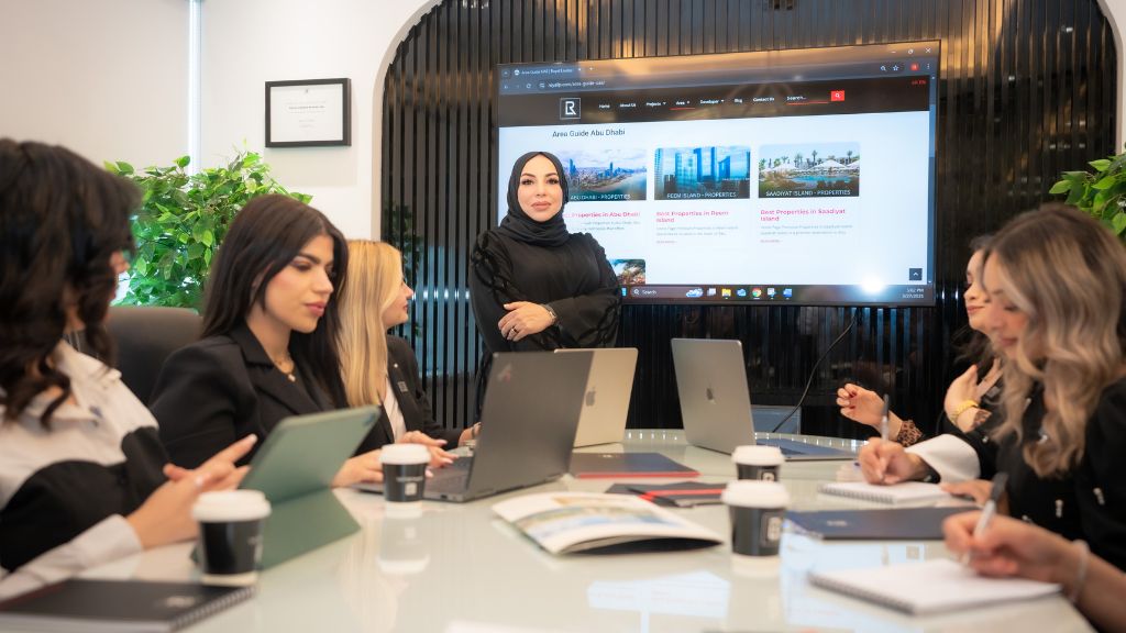 Randa Mustafa,Managing Partner of Royal Lounge Properties,is a pioneer in Abu Dhabi real estate,inspiring leadership and excellence in the property market. Nawayef Village